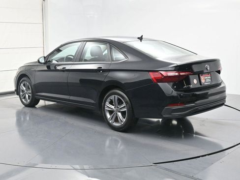 Used 2023 Volkswagen Jetta SE w/ Panoramic Sunroof Package image 21