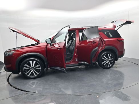 Used 2024 Nissan Pathfinder Platinum w/ Black Appearance Package image 77