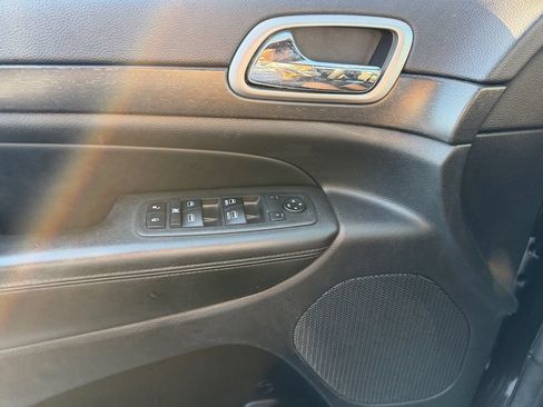 Used 2018 Jeep Grand Cherokee Laredo RWD image 24