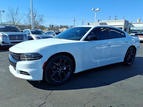 Used 2022 Dodge Charger SXT w/ Blacktop Package image 3