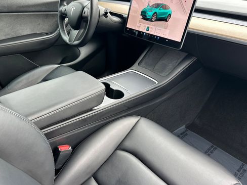 Used 2022 Tesla Model Y Long Range image 20