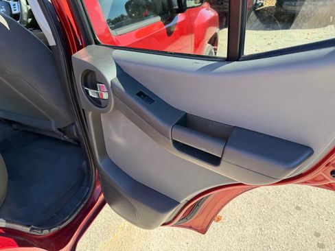 Used 2014 Nissan Xterra X image 32