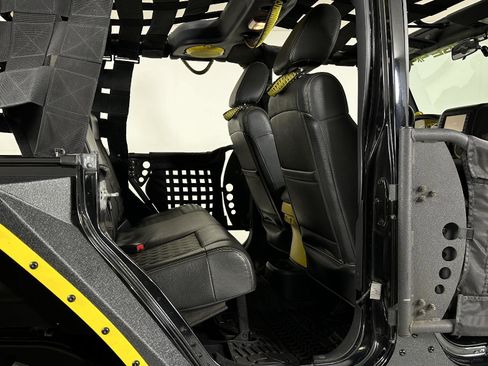 Used 2012 Jeep Wrangler Unlimited Sahara w/ Connectivity Group image 34