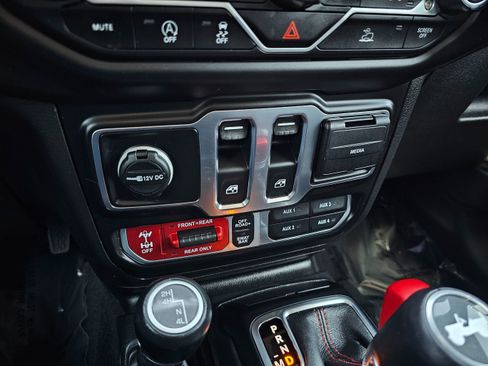 Used 2023 Jeep Wrangler Rubicon AWD/4WD image 37