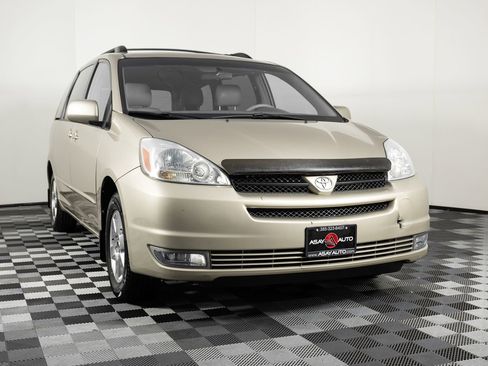 Used 2004 Toyota Sienna XLE Limited image 11