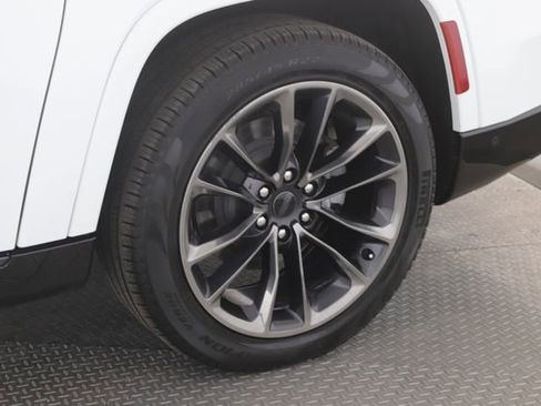 Used 2025 Jeep Grand Wagoneer L Series III w/ Rear Seat Video Group 1 image 14