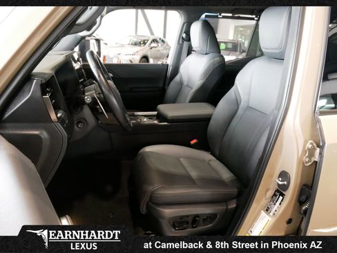 Used 2024 Lexus GX 550 AWD/4WD image 2