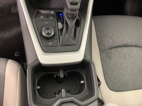 Used 2022 Toyota RAV4 XLE w/ Convenience Package image 26