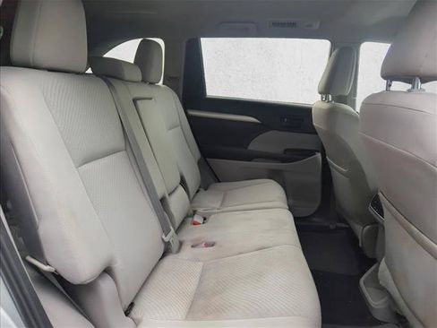 Used 2019 Toyota Highlander LE FWD image 24