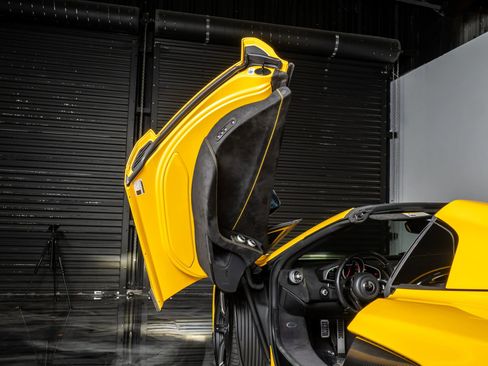 Used 2015 McLaren 650S Spider image 26