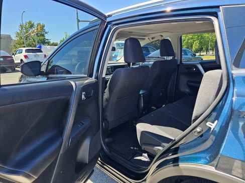 Used 2018 Toyota RAV4 XLE AWD/4WD image 11