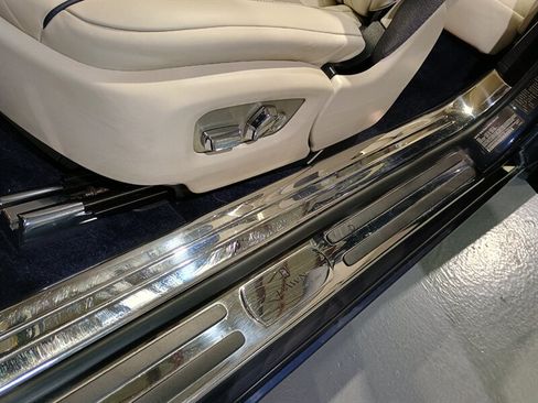 Used 2016 Rolls-Royce Dawn RWD image 13