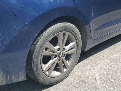 Used 2017 Hyundai Elantra SE image 8