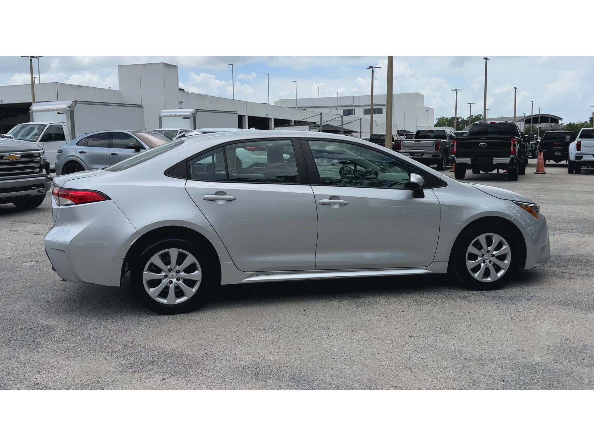 Used 2023 Toyota Corolla LE FWD image 9