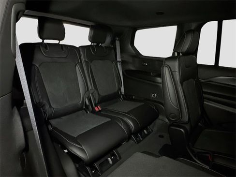 New 2025 Jeep Grand Cherokee L Altitude image 29