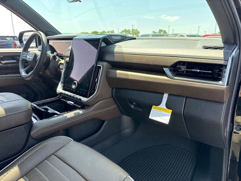 New 2026 GMC Yukon Denali Ultimate AWD/4WD image 39