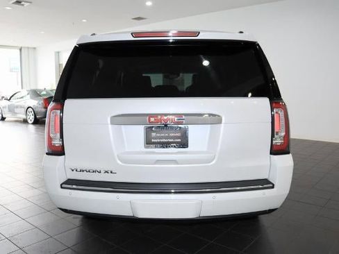 Used 2017 GMC Yukon XL Denali image 4