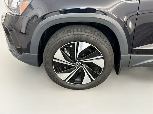 Used 2023 Volkswagen Taos SE w/ Panoramic Sunroof Package AWD/4WD image 11
