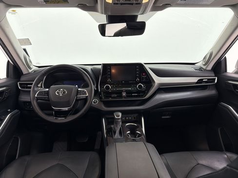 Used 2021 Toyota Highlander Limited FWD image 15