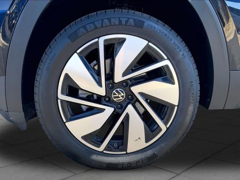 Used 2024 Volkswagen Atlas SE AWD/4WD image 7