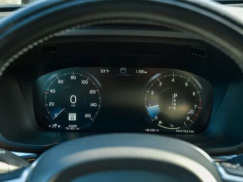 Used 2019 Volvo XC60 T6 Momentum w/ Advanced Package image 25