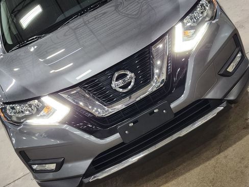 Used 2017 Nissan Rogue SV w/ SV Family Package FWD image 19