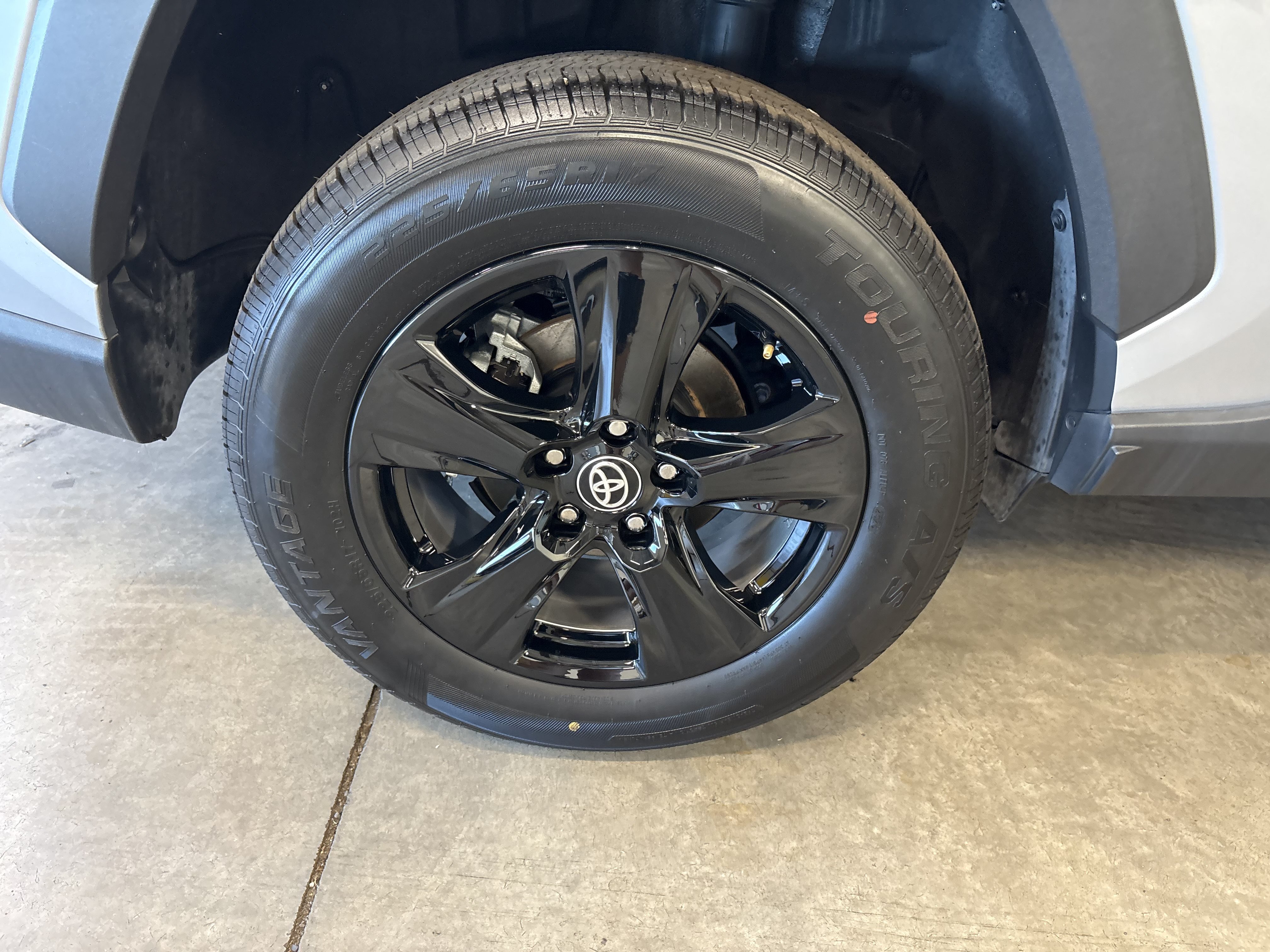 Certified 2025 Toyota RAV4 XLE FWD image 29