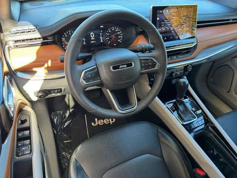 Used 2023 Jeep Compass Limited image 23