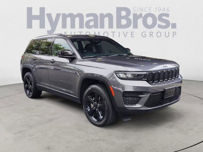 Used 2023 Jeep Grand Cherokee Altitude