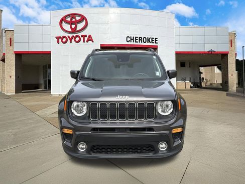 Used 2021 Jeep Renegade Latitude FWD image 2