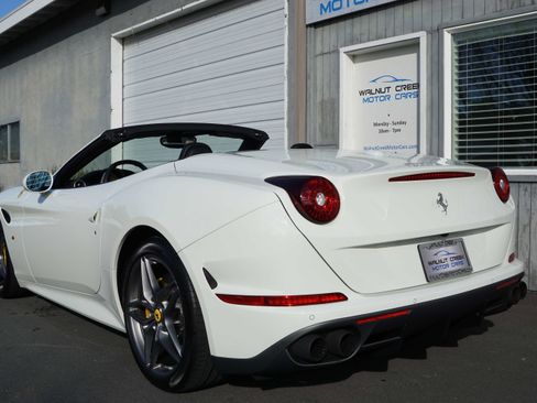 Used 2017 Ferrari California T image 37