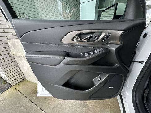 Certified 2023 Chevrolet Traverse Premier FWD image 23