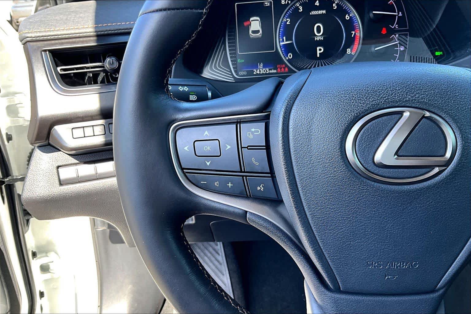 Used 2019 Lexus UX 200 w/ Premium Package FWD image 22