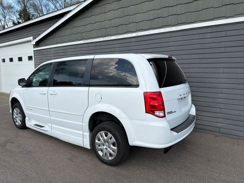 Used 2016 Dodge Grand Caravan SE w/ Quick Order Package 29E SE image 9