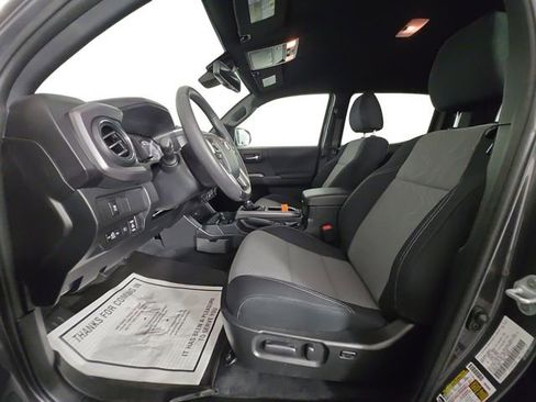 Used 2023 Toyota Tacoma TRD Sport image 9