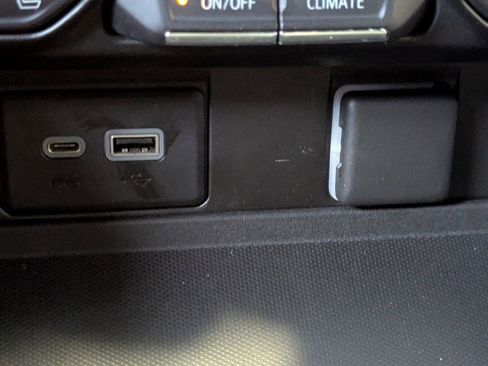 Used 2021 Chevrolet Suburban High Country w/ Premium Package image 30