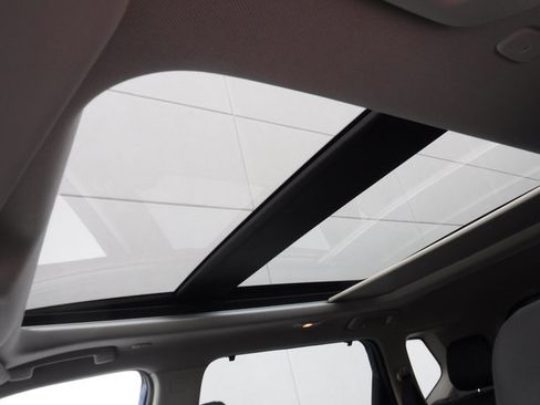 Used 2023 Nissan Rogue SV w/ SV Premium B Package image 11