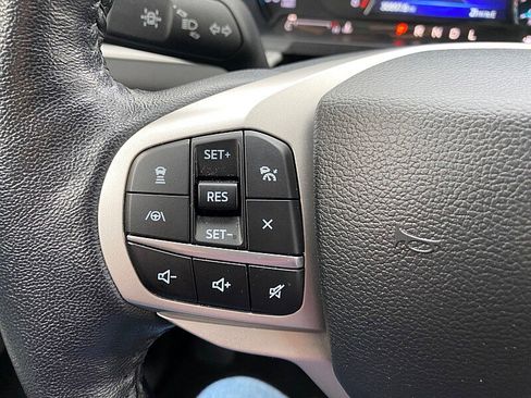 Certified 2022 Ford Explorer XLT w/ Equipment Group 202A image 18