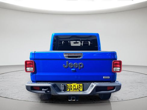 Used 2020 Jeep Gladiator Overland AWD/4WD image 4