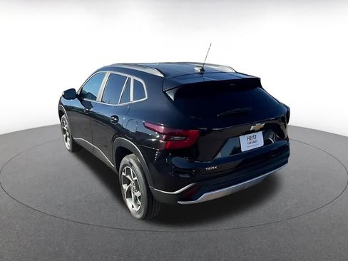 Used 2025 Chevrolet Trax LT image 11