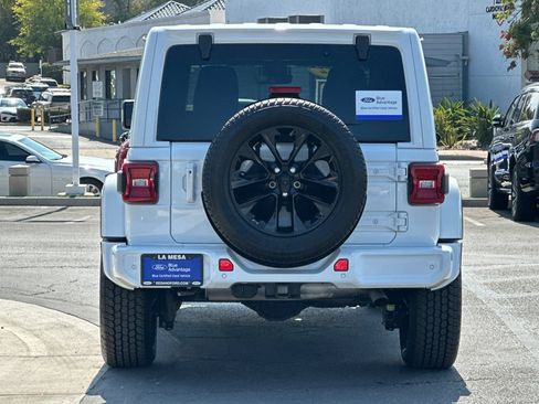 Used 2022 Jeep Wrangler Unlimited Sahara AWD/4WD image 4