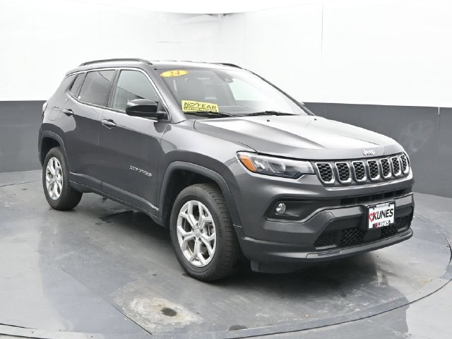 Used 2024 Jeep Compass Latitude AWD/4WD image 6