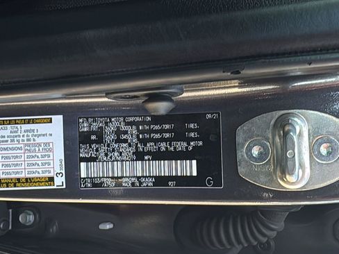 Used 2022 Toyota 4Runner SR5 AWD/4WD image 25