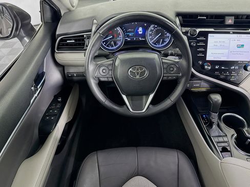 Used 2019 Toyota Camry XLE image 16
