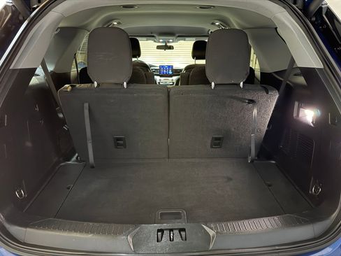 Used 2020 Ford Explorer XLT image 41