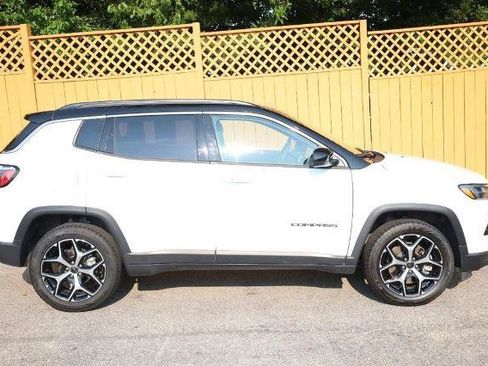 Used 2025 Jeep Compass Limited AWD/4WD image 5