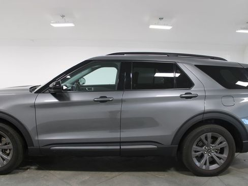 Used 2023 Ford Explorer XLT w/ Equipment Group 202A RWD image 6
