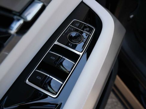 Used 2026 Cadillac Vistiq Luxury w/ LPO, Floor Liner Package AWD/4WD image 16