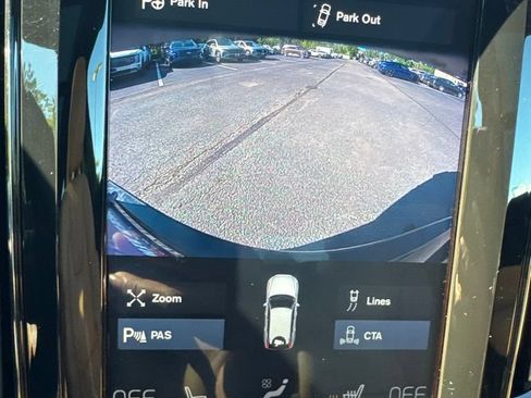Used 2019 Volvo XC60 T5 Momentum w/ Multimedia Package AWD/4WD image 18
