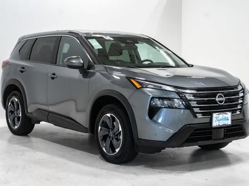 Used 2024 Nissan Rogue SV FWD image 6